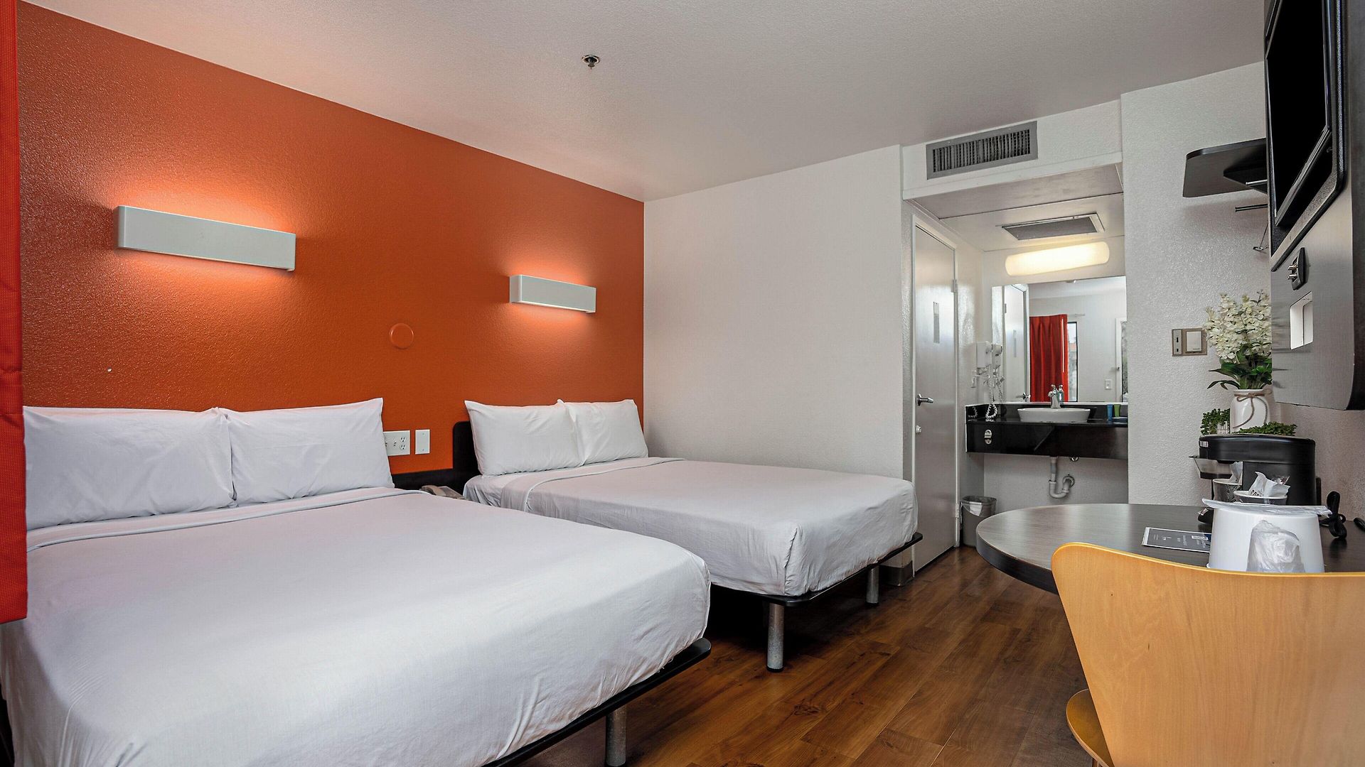 6-carlsbad, Ca 3* Carlsbad