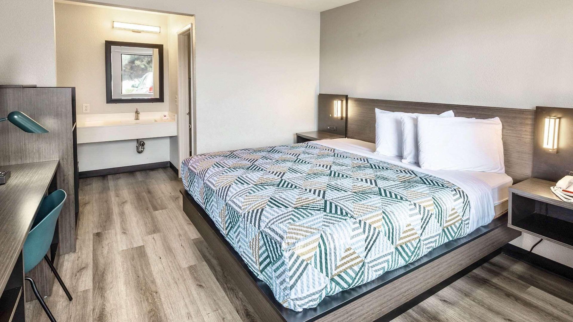 Hotel 6-carlsbad, Ca - East Near Legoland 3*