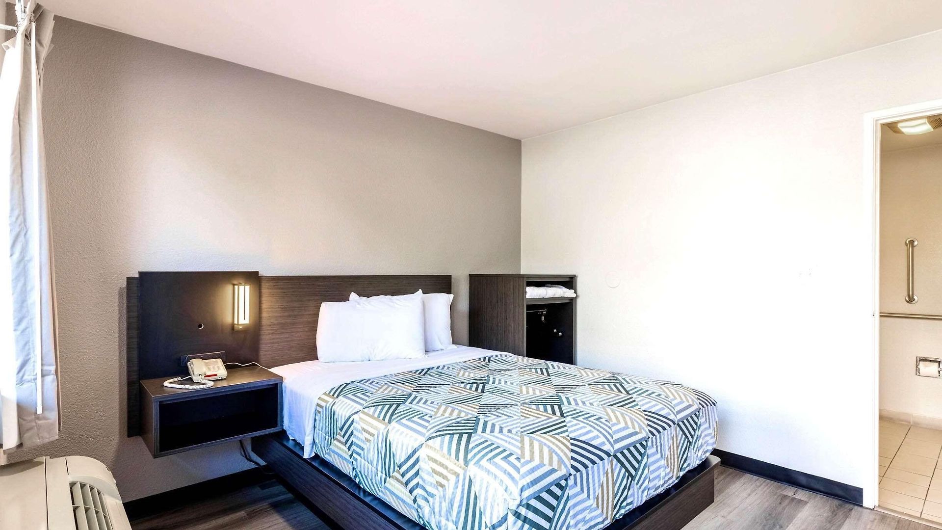 Hotel 6-carlsbad, Ca - East Near Legoland Carlsbad