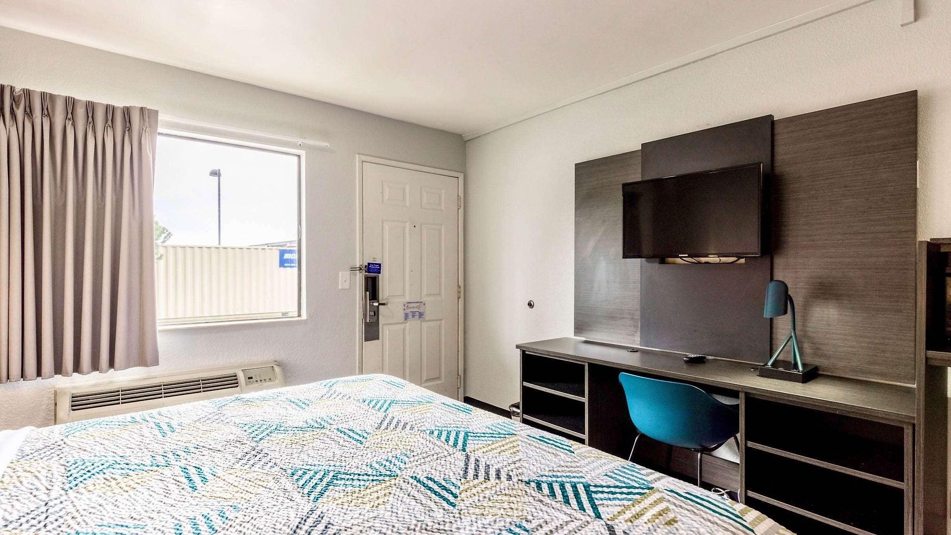 Hotel 6-carlsbad, Ca - East Near Legoland 3*