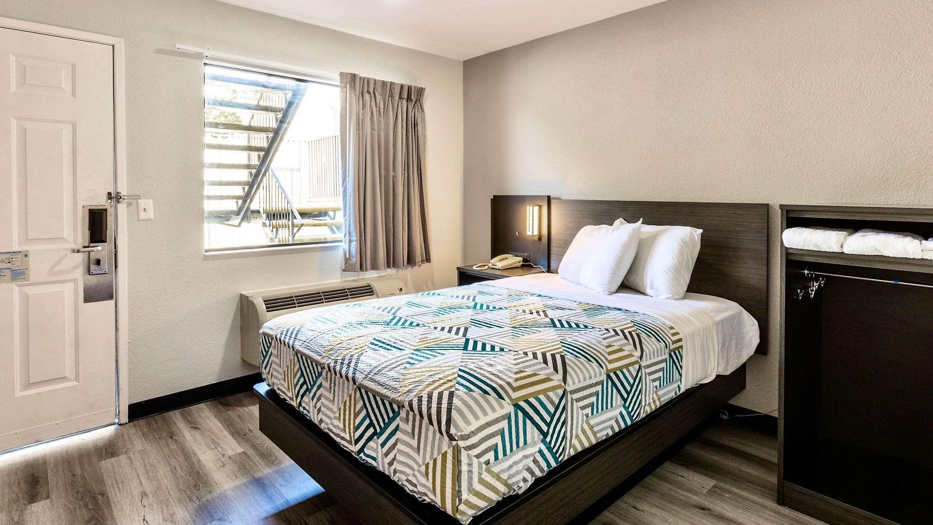 6-carlsbad, Ca - East Near Legoland