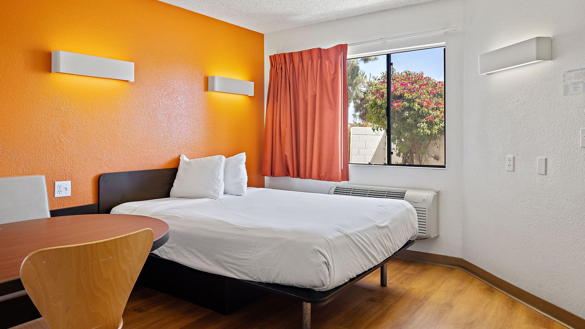 6-carlsbad, Ca - Village Hotel Carlsbad