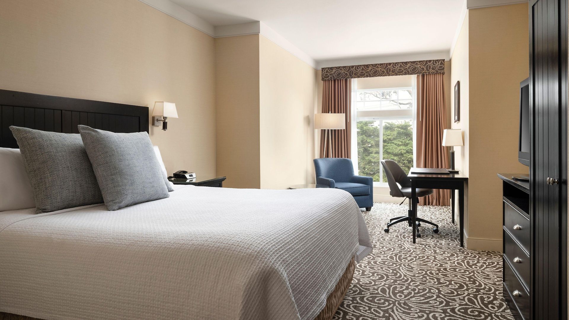 West & 3* Carlsbad