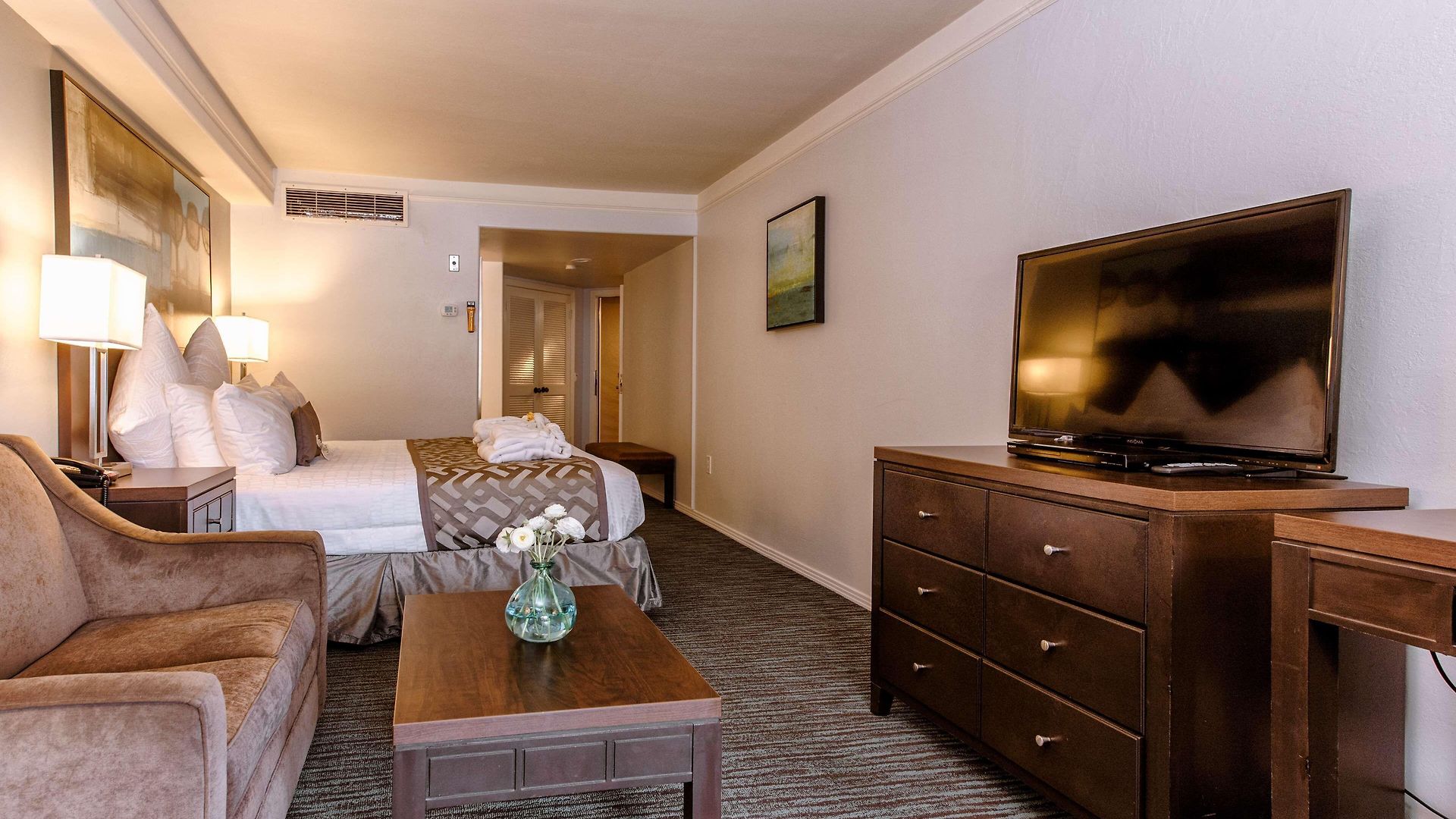 Tamarack Hotel 3*