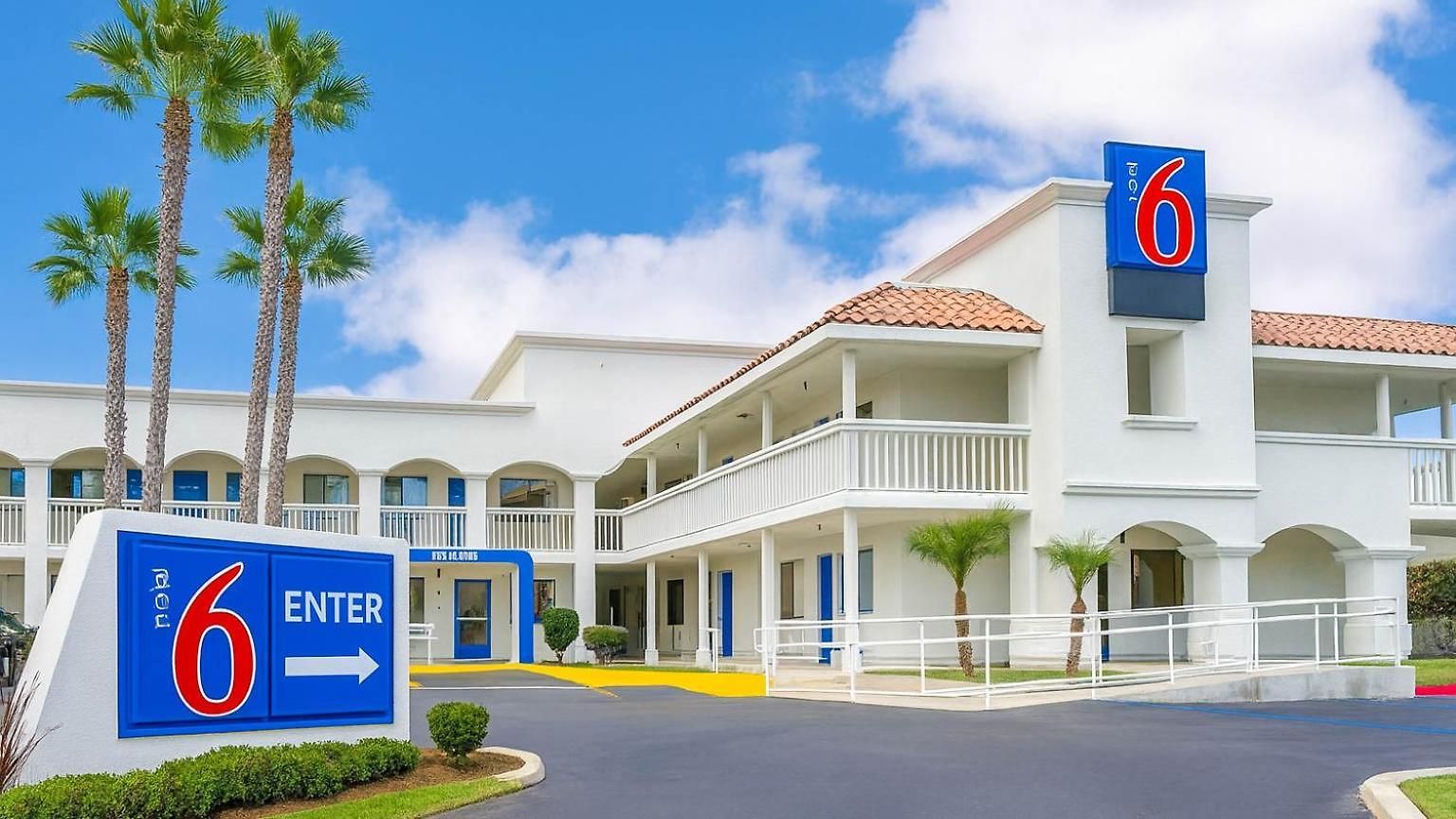 6-carlsbad, Ca 3*