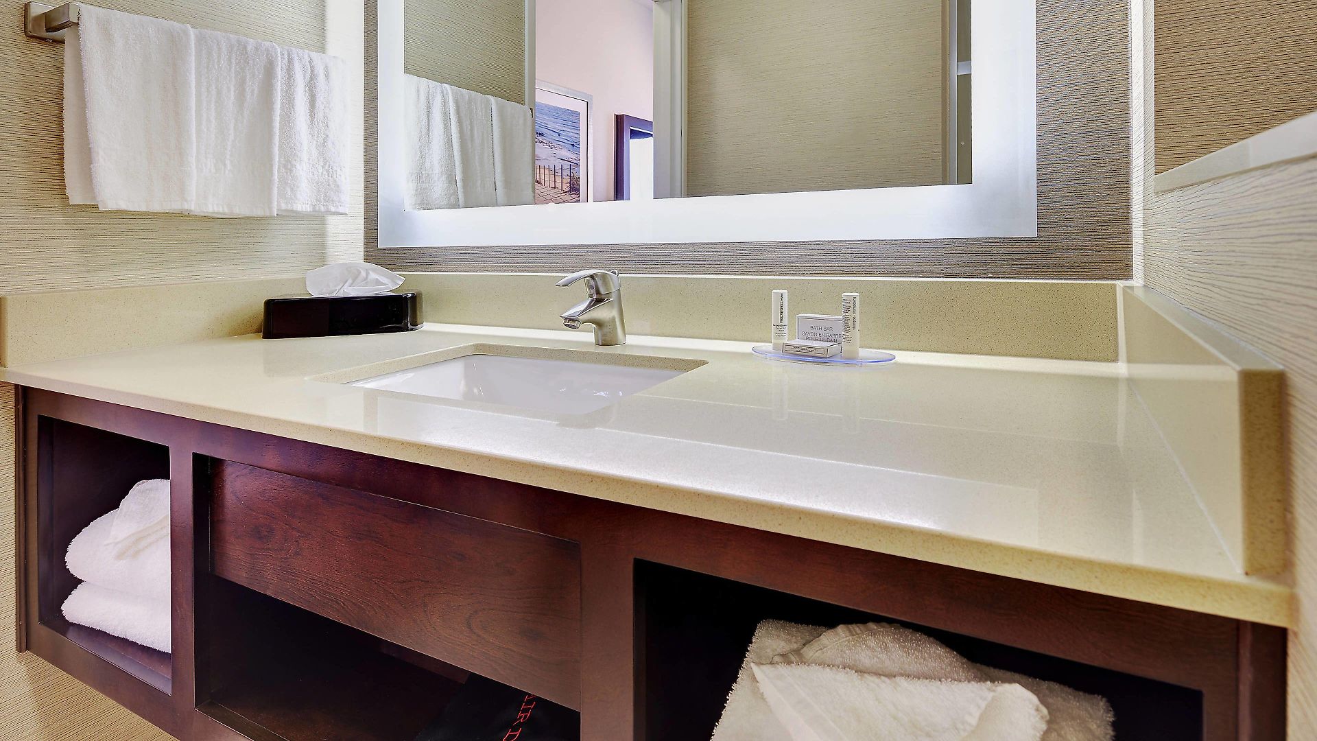 Fairfield & By Marriott San Diego Hotel 3*