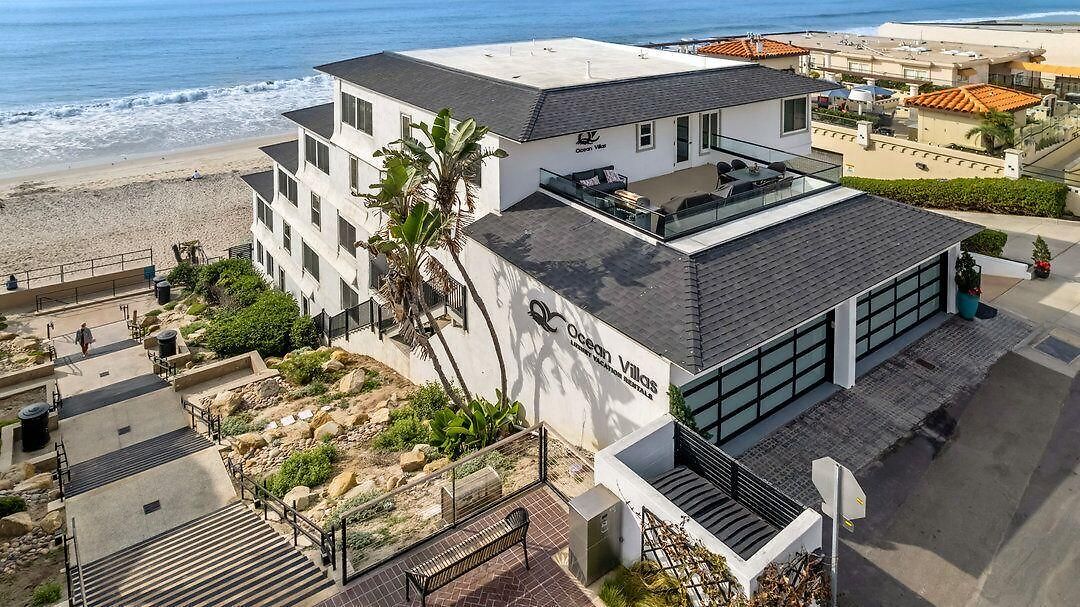 Ocean Front 4*