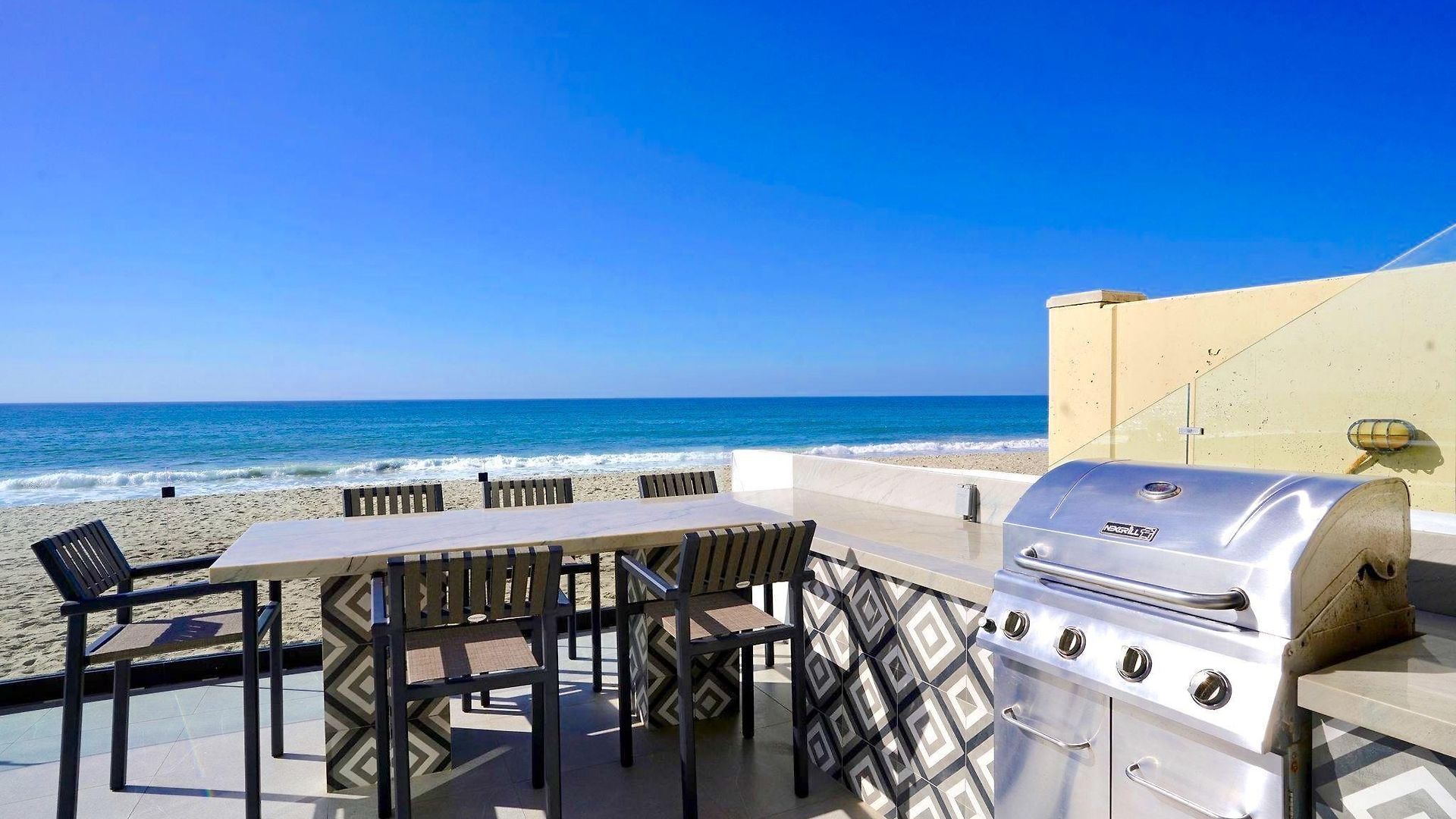 Ocean Front 4*