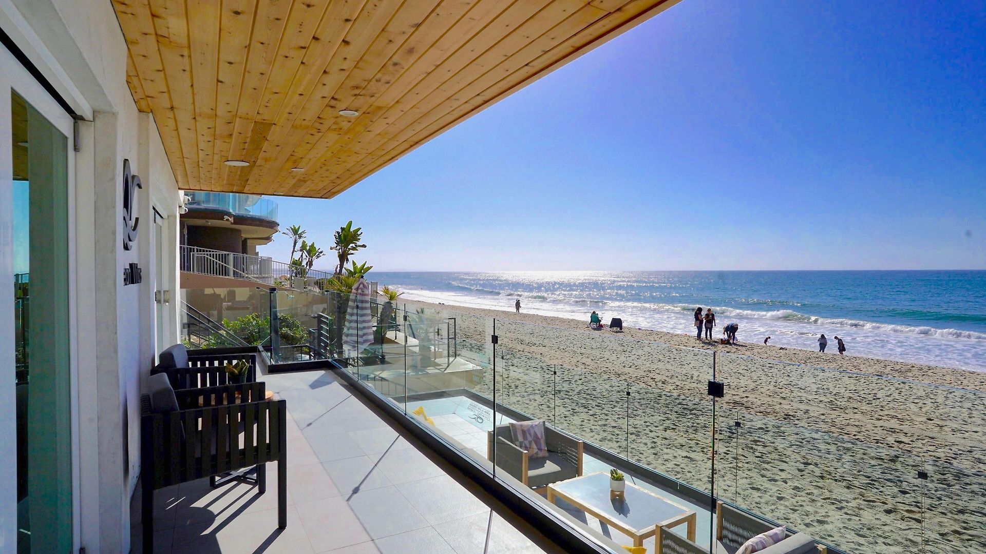 Ocean Front 4*