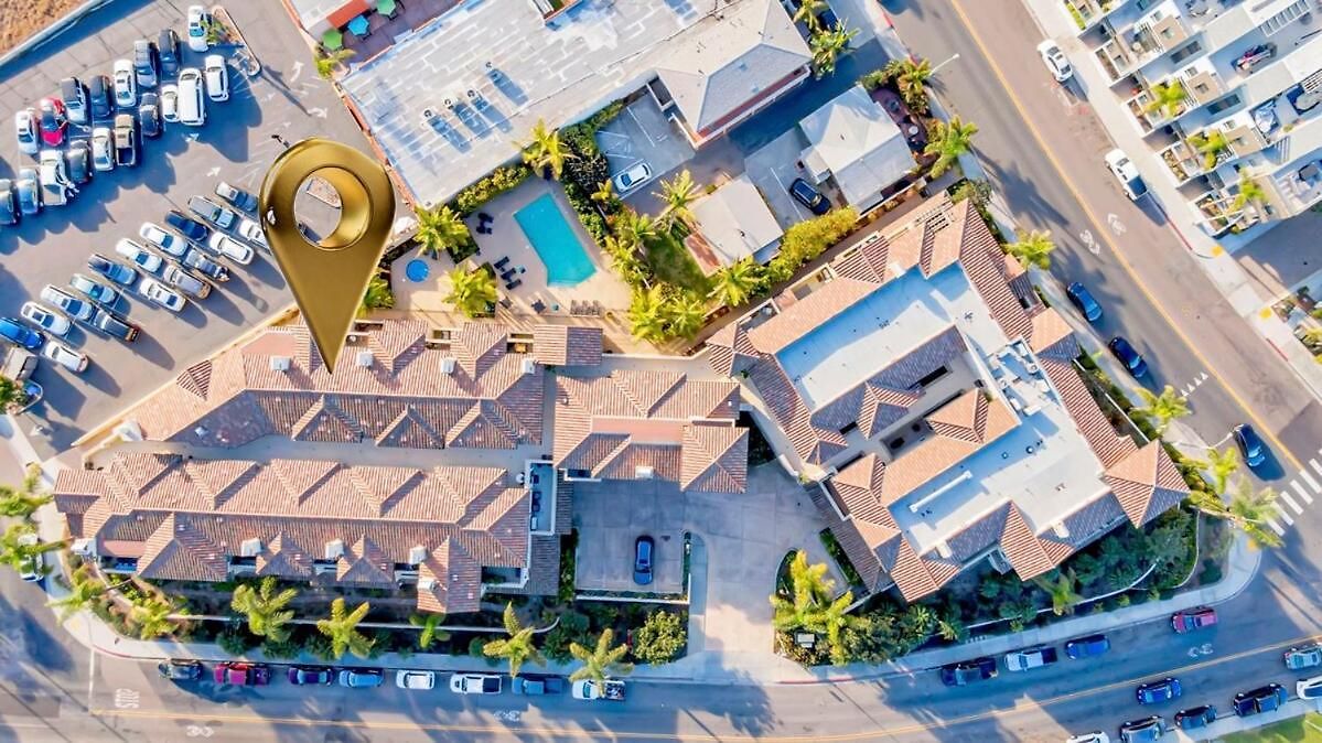 - Walk - Village - Pool - - Gym - Apartment *