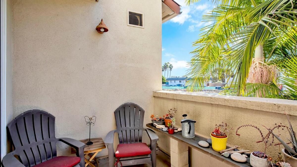 - Walk - Village - Pool - - Gym - * Carlsbad