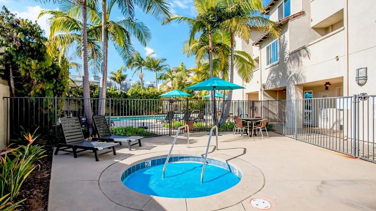 - Walk - Village - Pool - - Gym - * Carlsbad