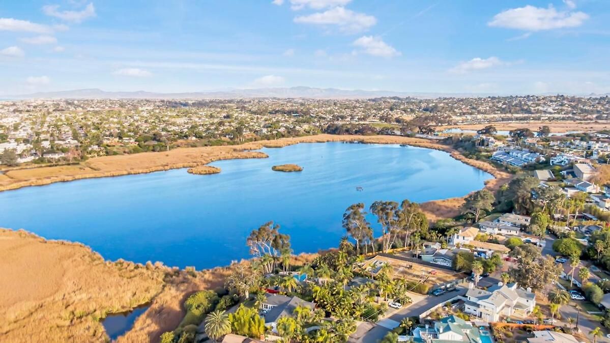- Walk - Village - Pool - - Gym - Apartment Carlsbad