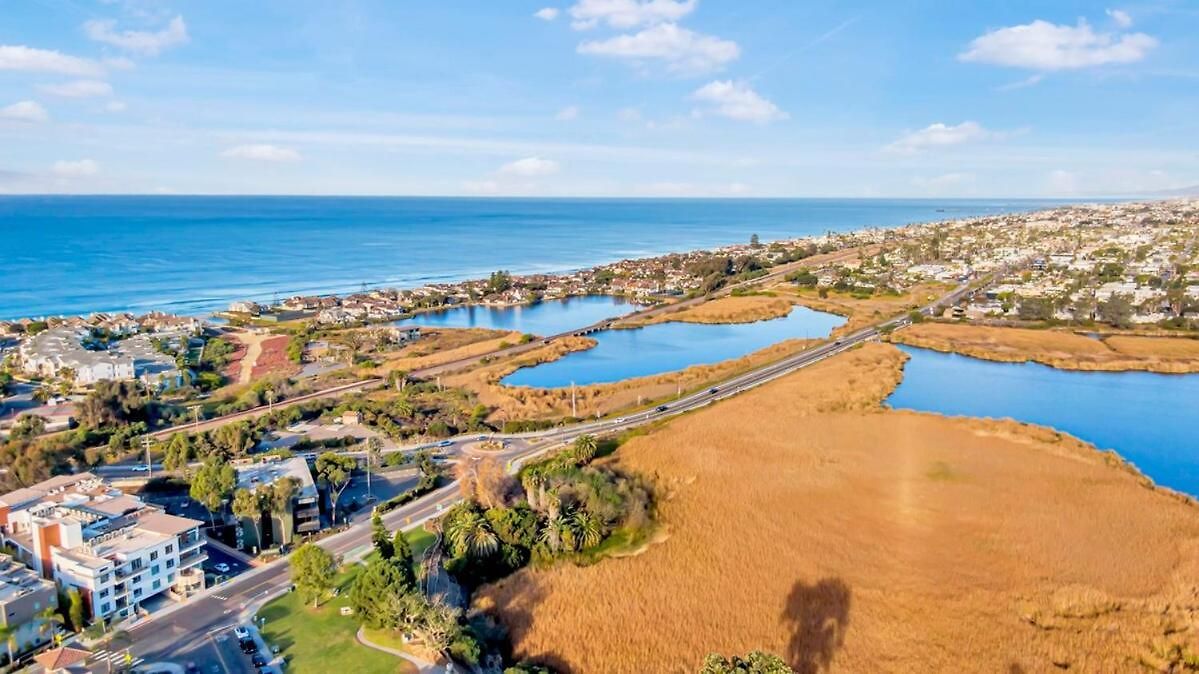 - Walk - Village - Pool - - Gym - Apartment *
