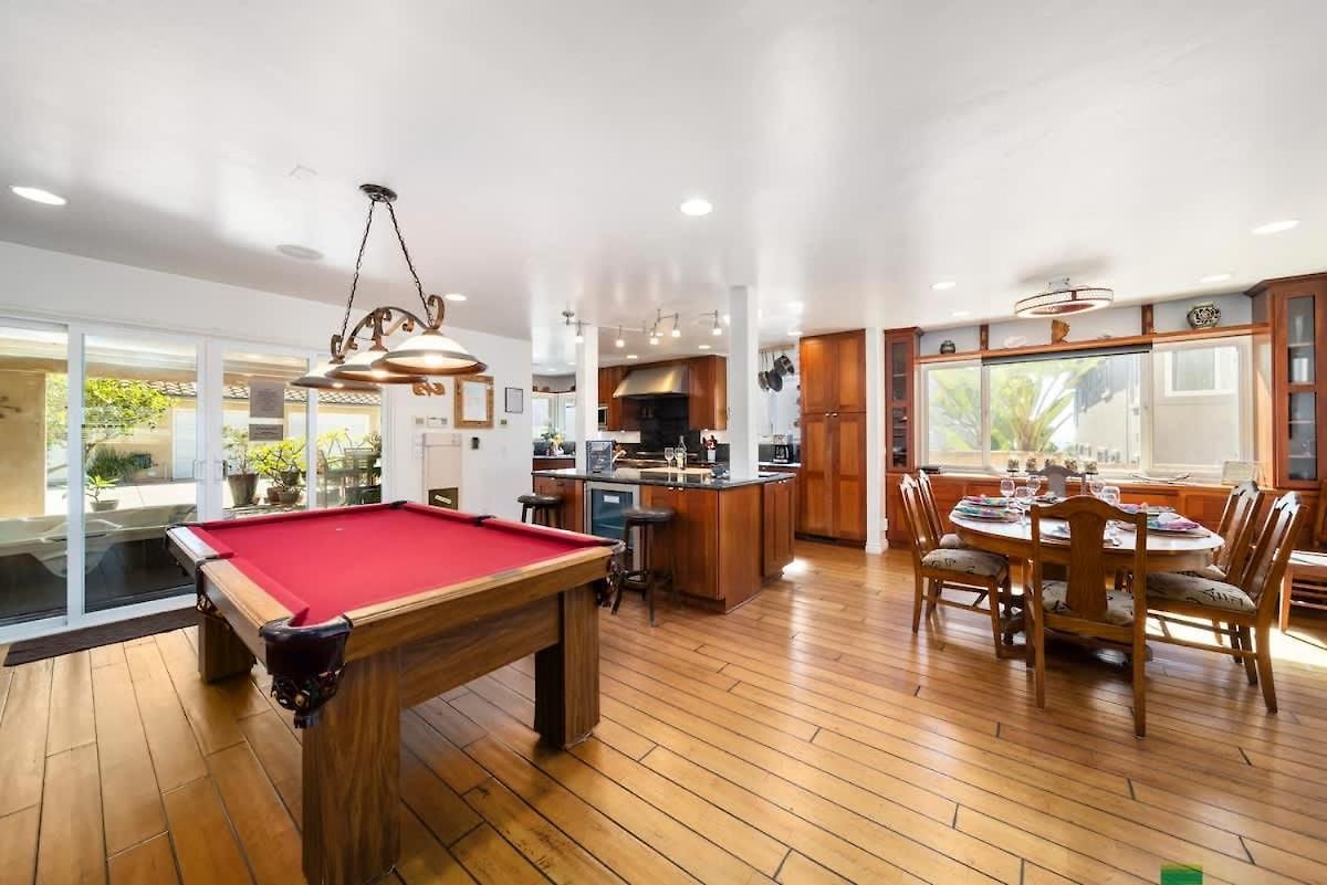 Hot Tub Ocean Views 3 Bedroom Private Holiday home