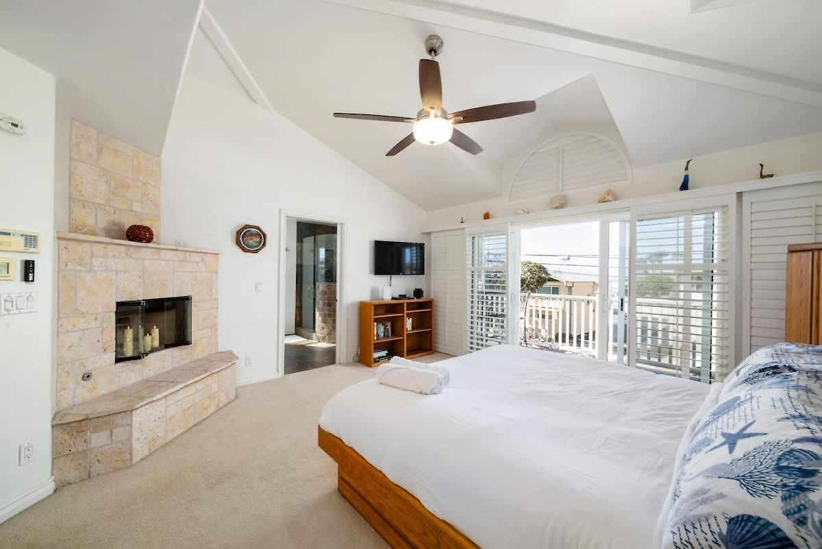 Hot Tub Ocean Views 3 Bedroom Private *