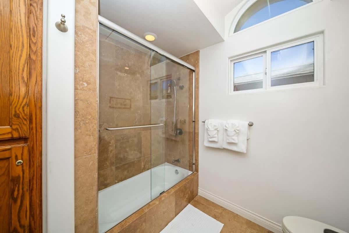 Hot Tub Ocean Views 3 Bedroom Private Holiday home *
