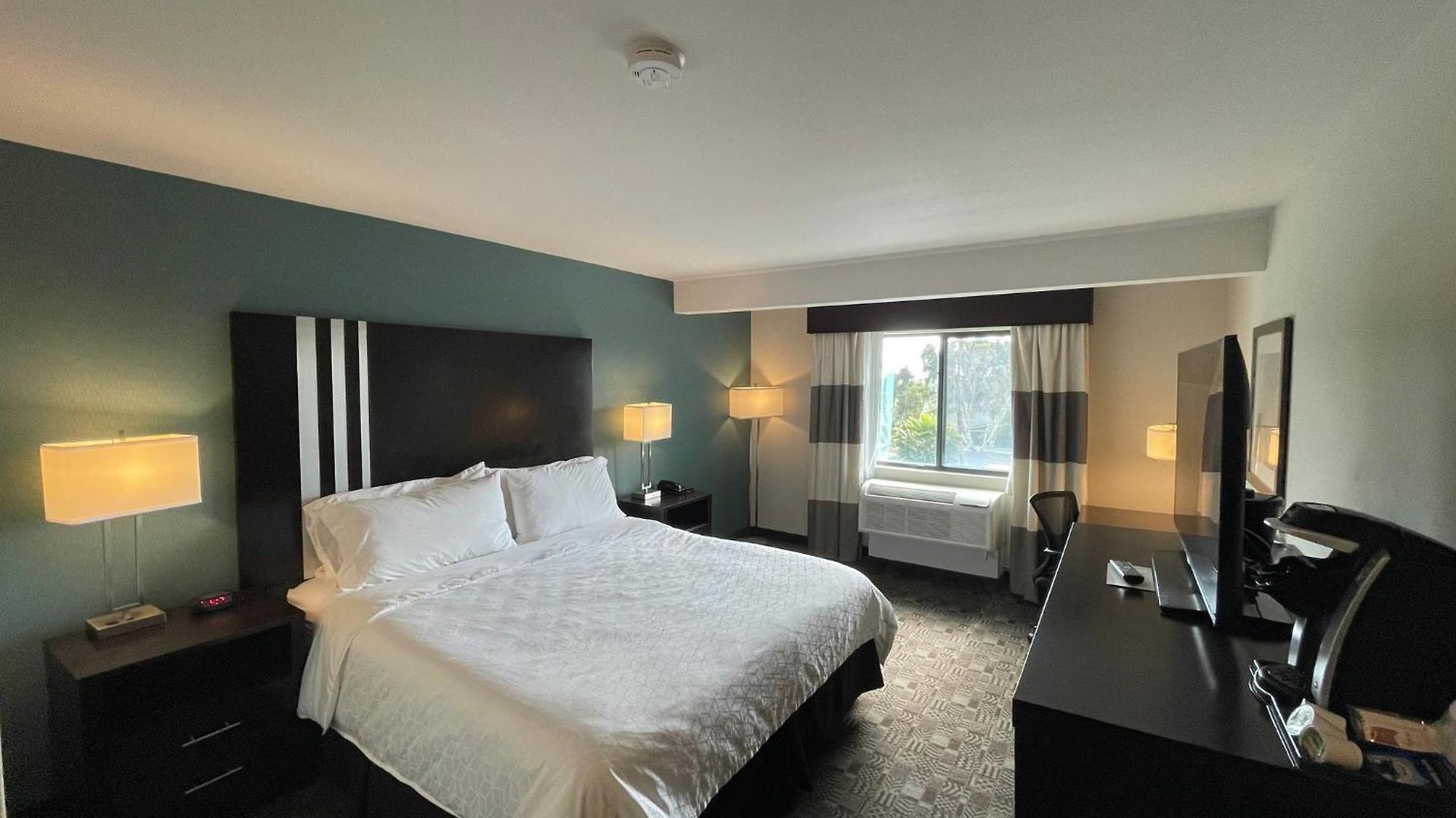 Hotel Express & By Ihg 3*