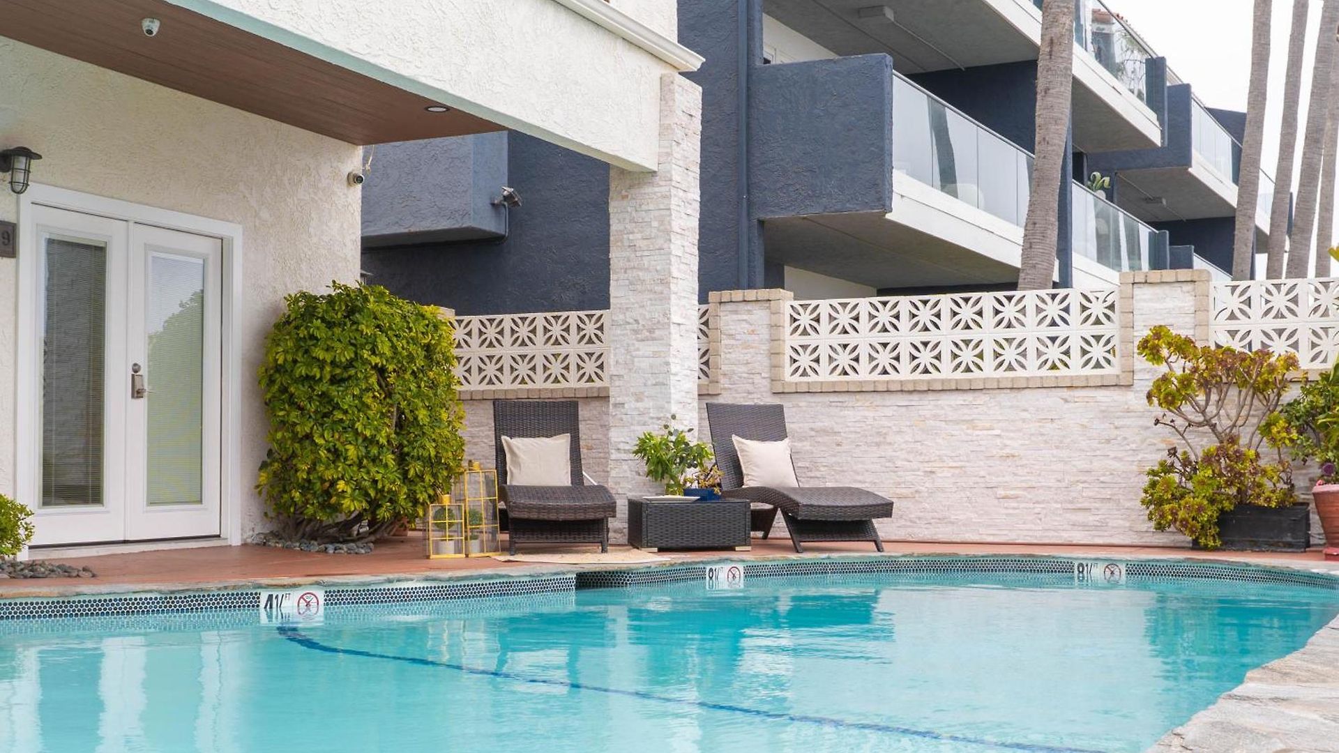 Beachwalk Aparthotel 4*