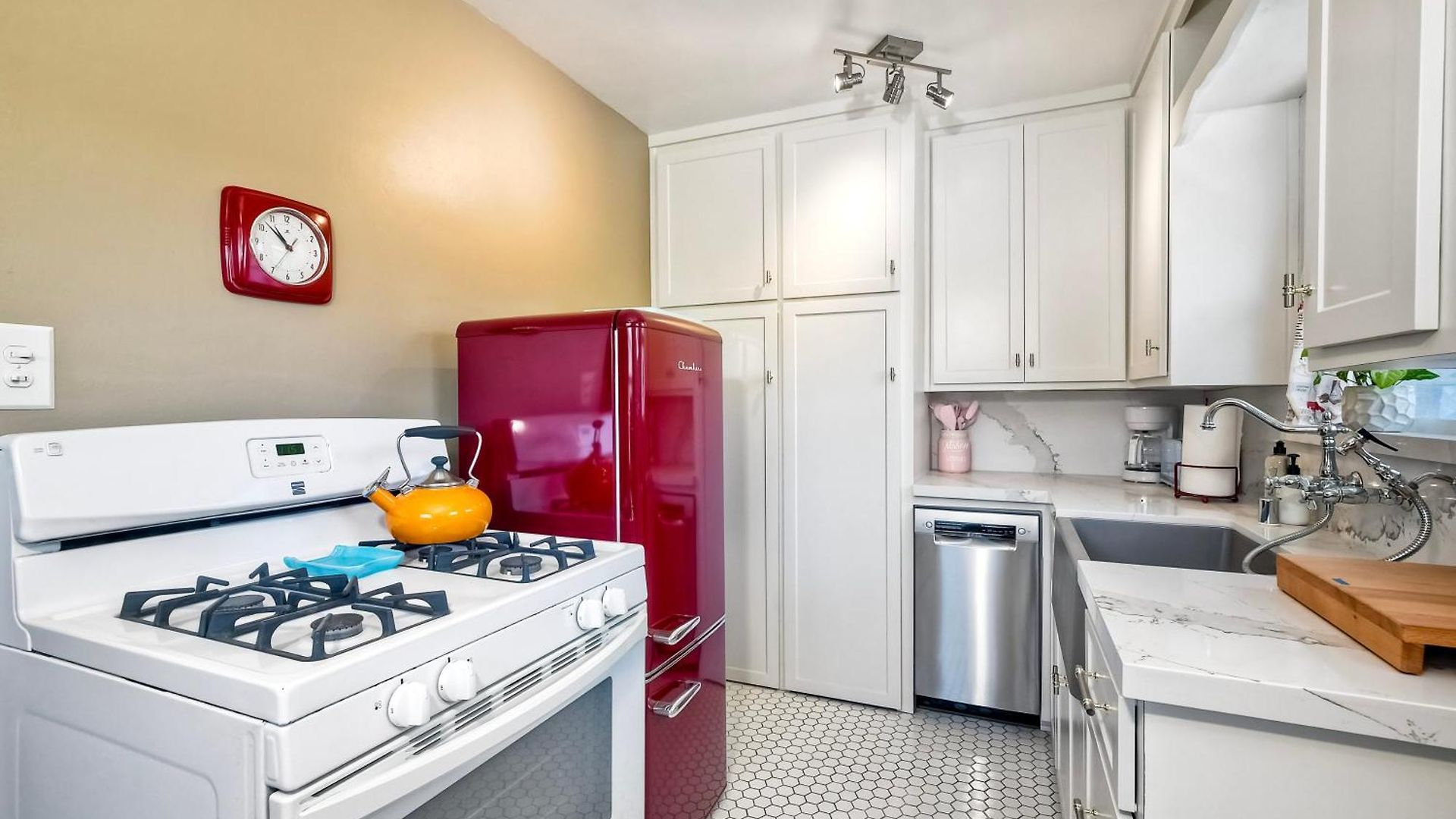 Holiday home Walk To - Ev Charger - Outdoor Dining - 2br Carlsbad