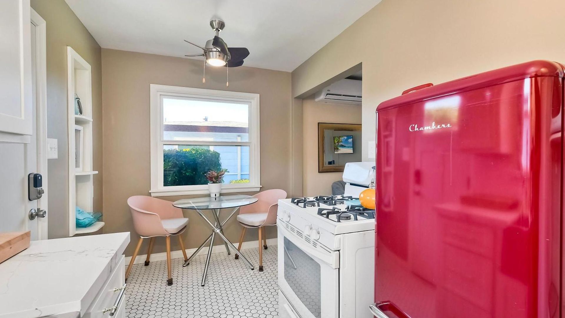 Holiday home Walk To - Ev Charger - Outdoor Dining - 2br Carlsbad