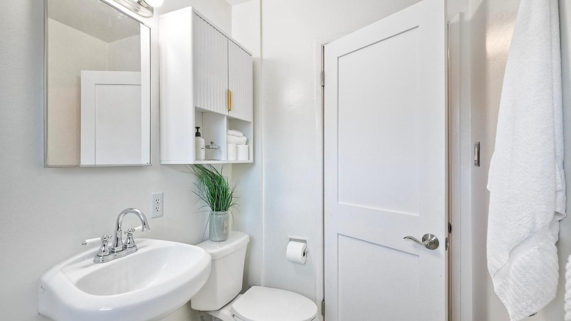 Walk To - Ev Charger - Outdoor Dining - 2br Holiday home *