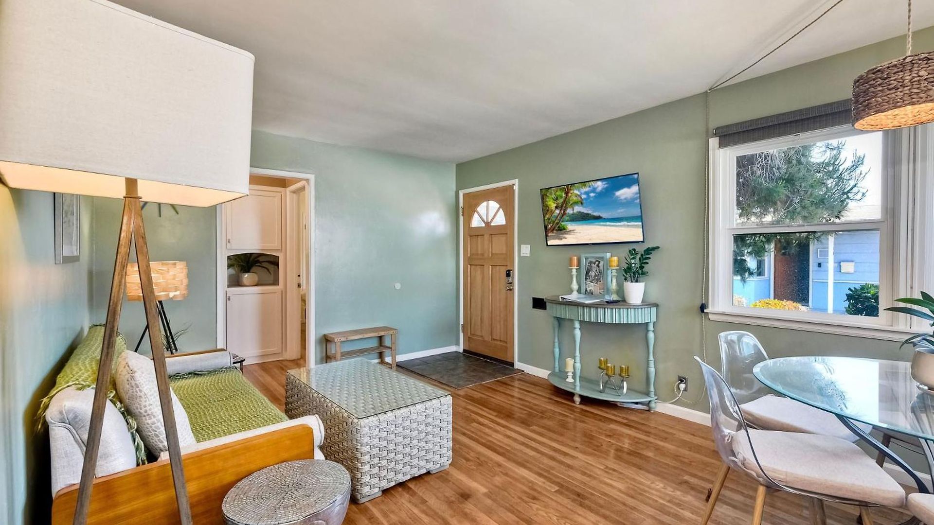 Walk To - Ev Charger - Outdoor Dining - 2br *