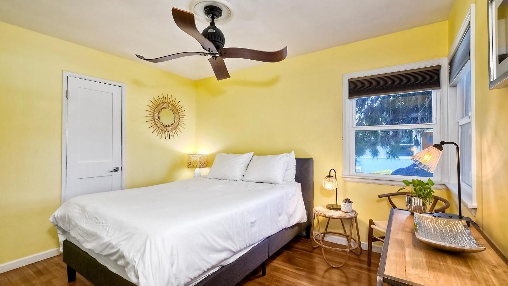 Holiday home Walk To - Ev Charger - Outdoor Dining - 2br Carlsbad