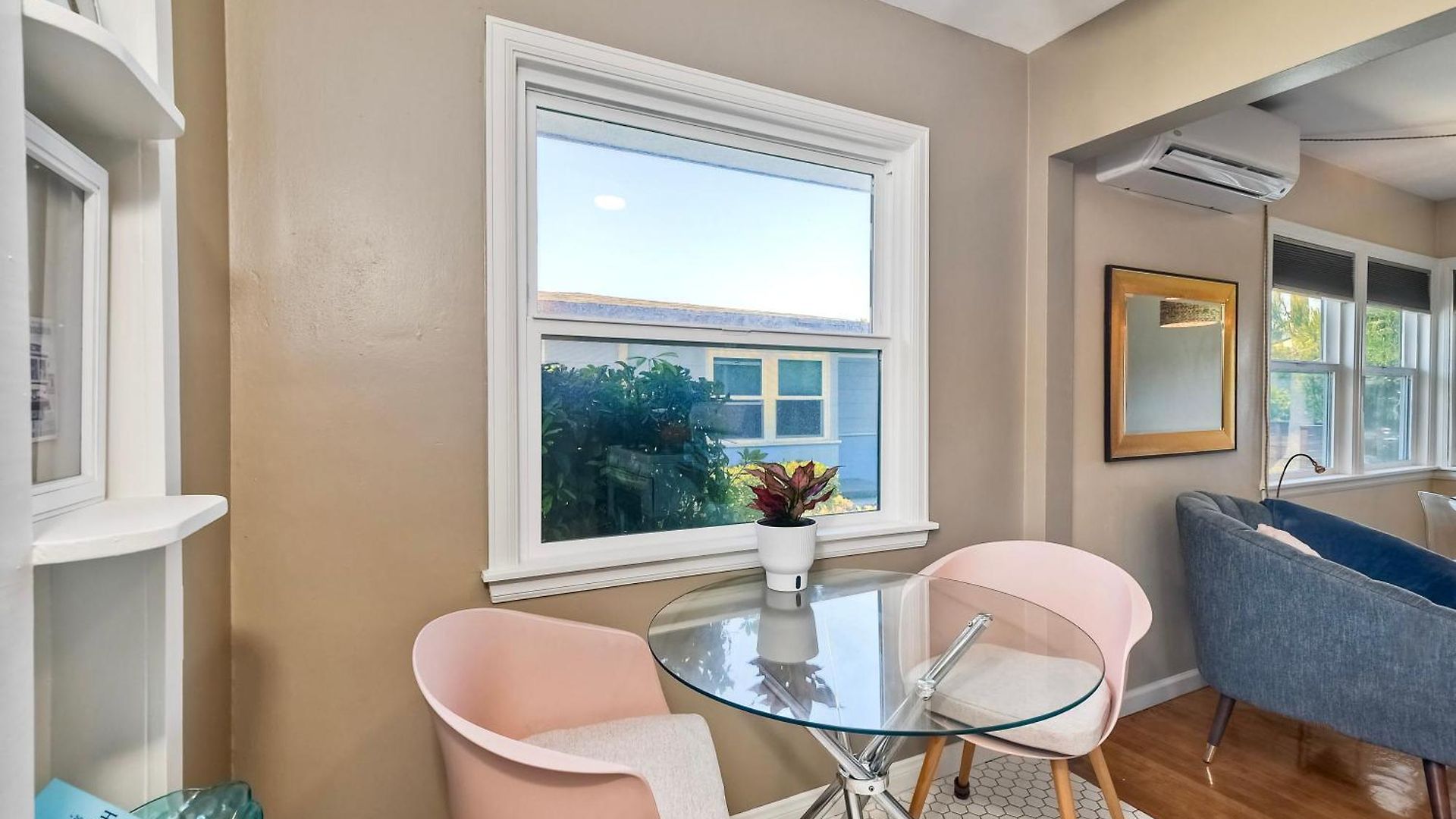 Holiday home Walk To - Ev Charger - Outdoor Dining - 2br