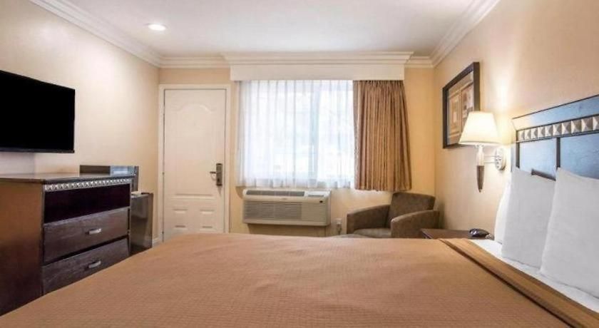 Rodeway Hotel 3*