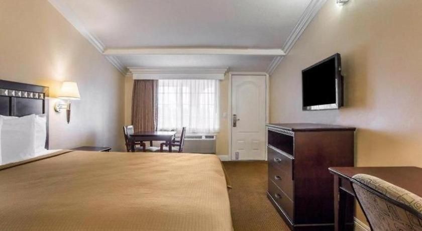 Rodeway Hotel