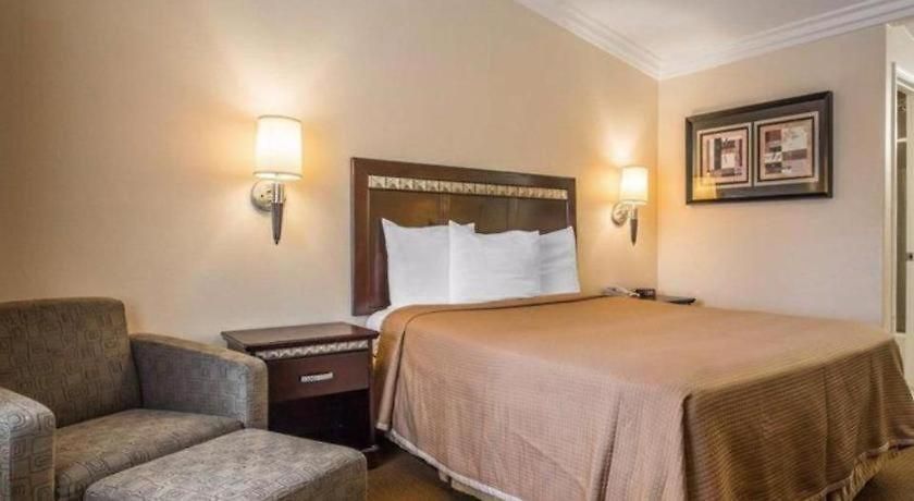 Rodeway Hotel 3*