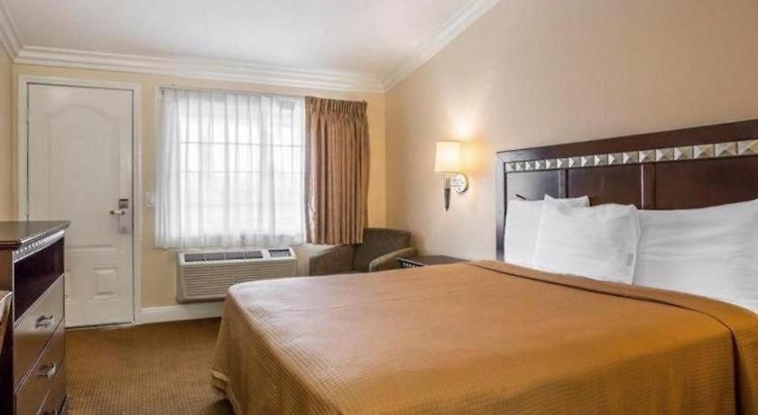 Rodeway Hotel