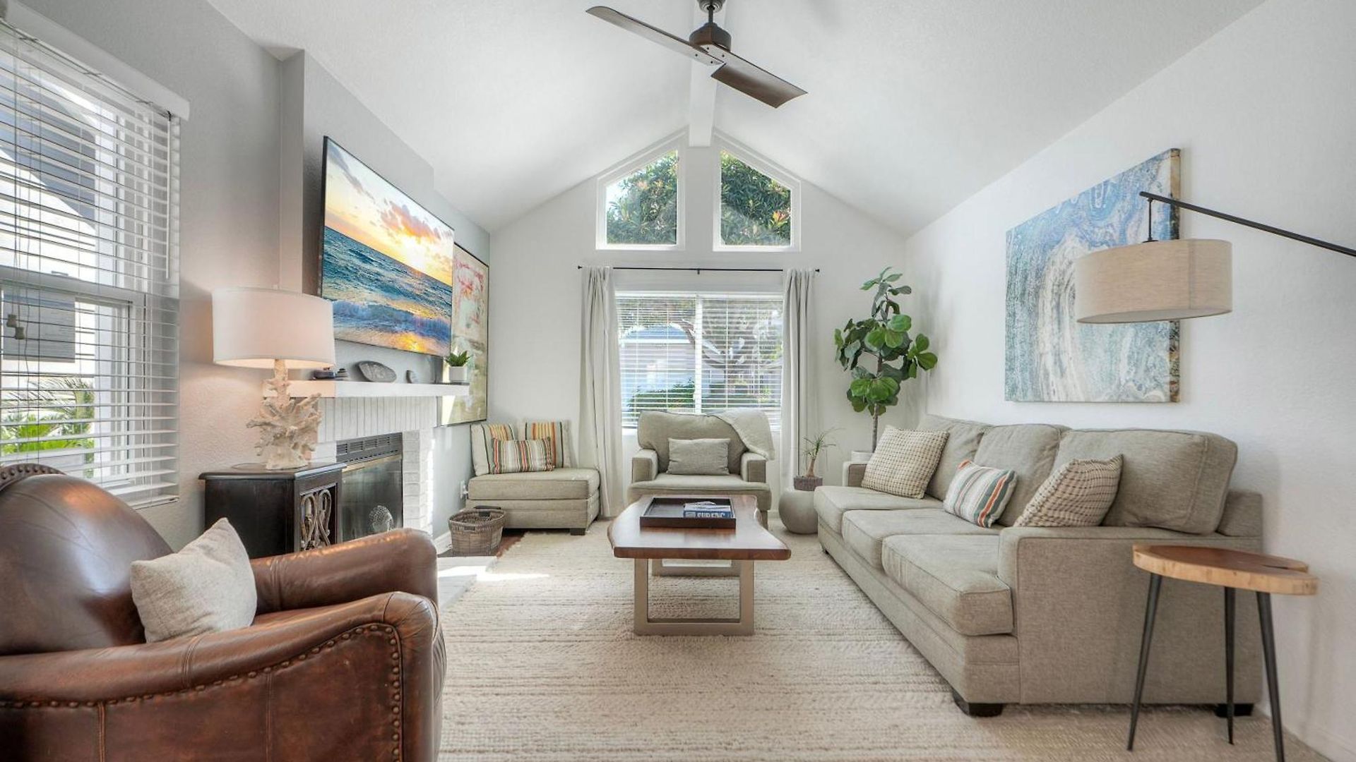 Coastal — Private Patio + Gated Pool & In Minutes To The Beach! Holiday home *
