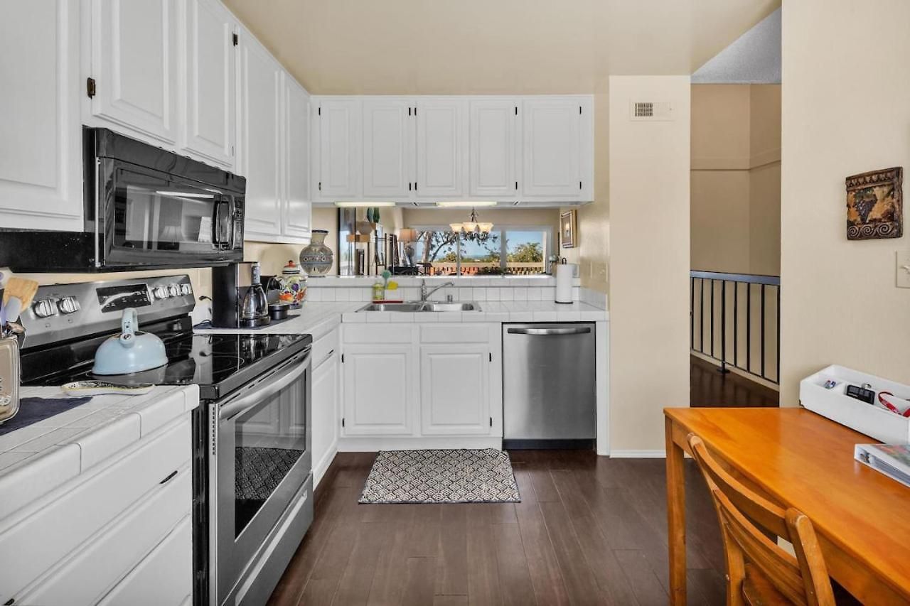 2br With Views Near Shops And Food, Fast Wifi Carlsbad