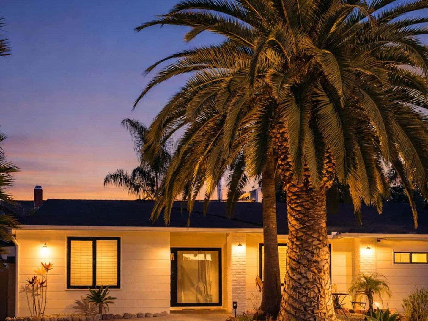 Palm Grove Luxe King, Wet & Chefs Kitchen Carlsbad