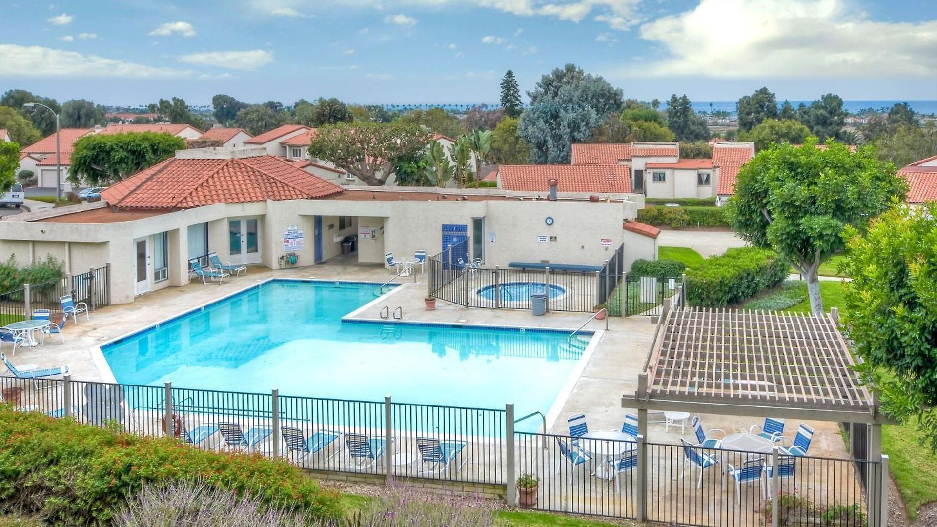 Luxury Coastal Escape | Sleeps 4 | Ocean Views + Amenities