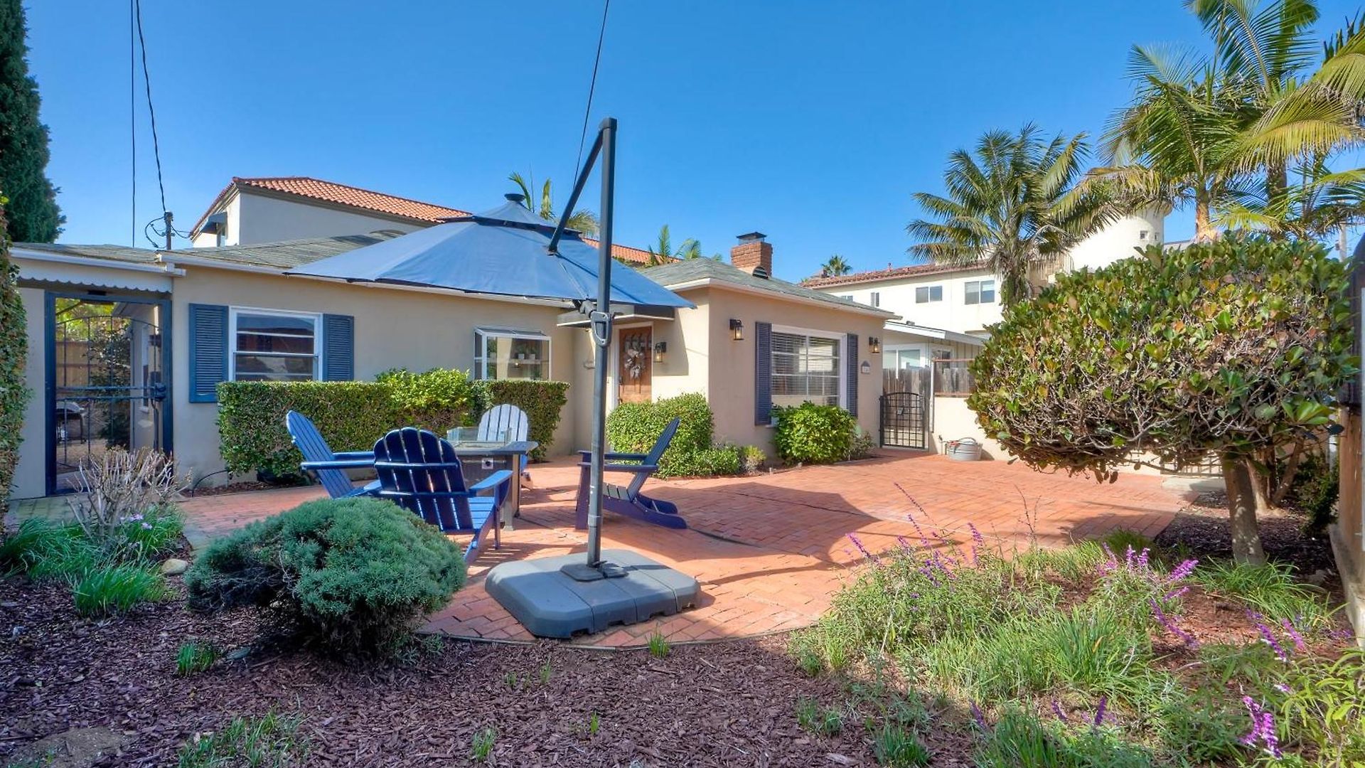 Holiday home Coastal Steps From The | Walk To Village, Dog-friendly
