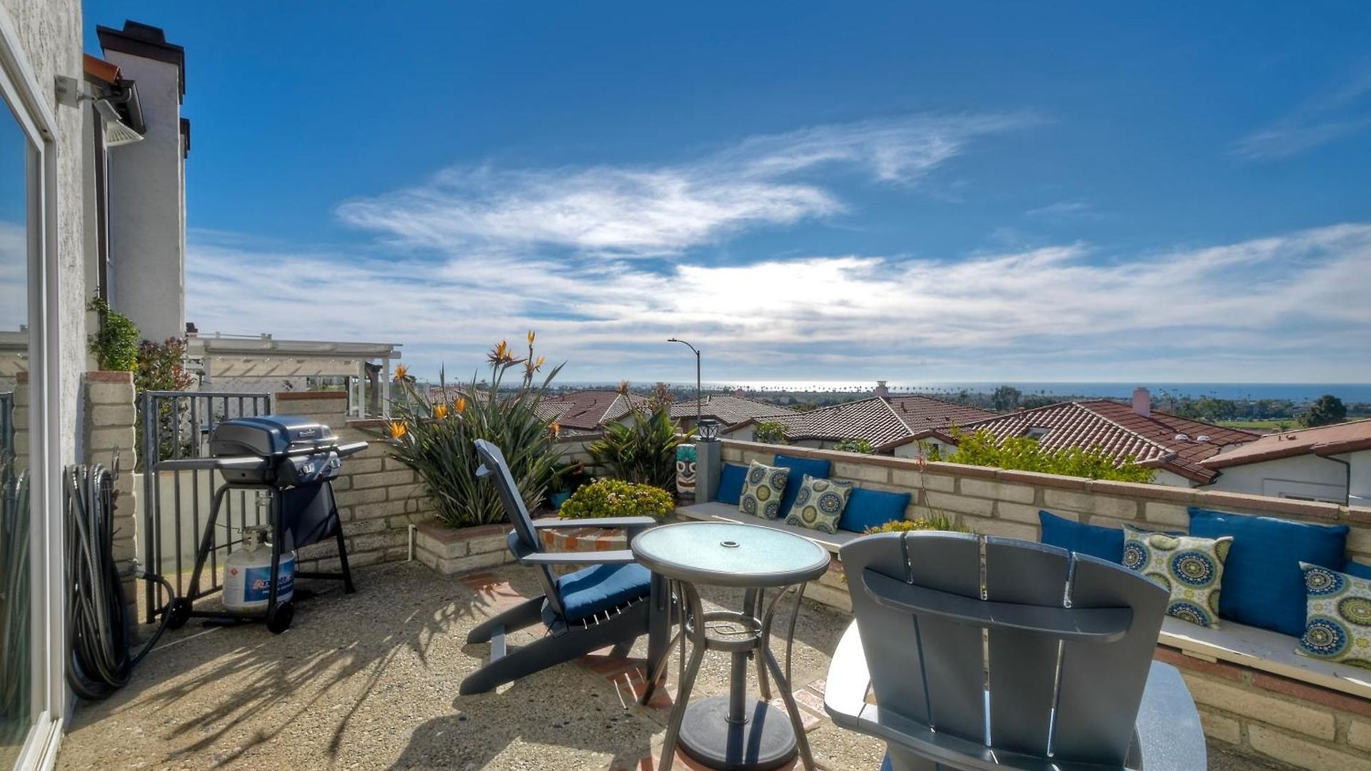 Luxury Coastal Escape | Sleeps 4 | Ocean Views + Amenities Holiday home Carlsbad
