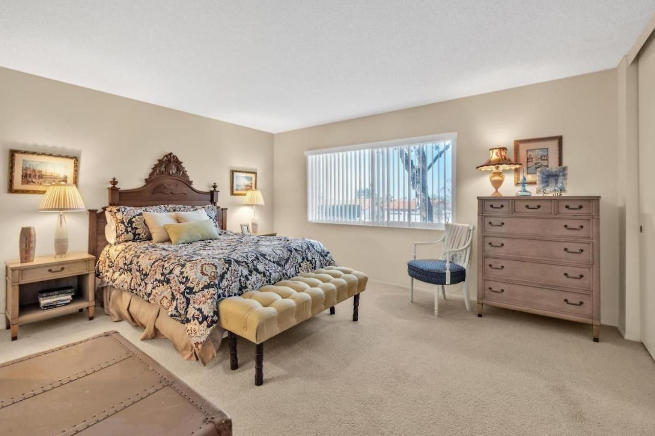 2br With Views Near Shops And Food, Fast Wifi Carlsbad