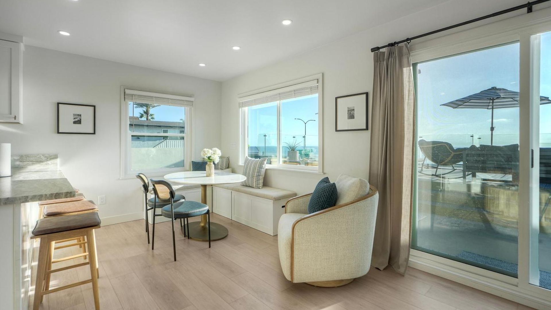 Modern Ocean-view Retreat W/ Firepit & Steps To Holiday home *