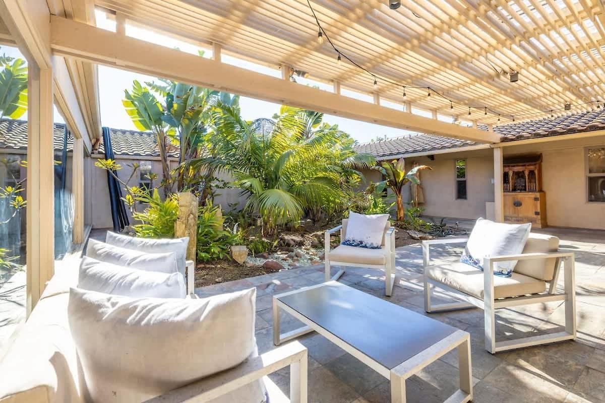 Zen - Large Pool Holiday home