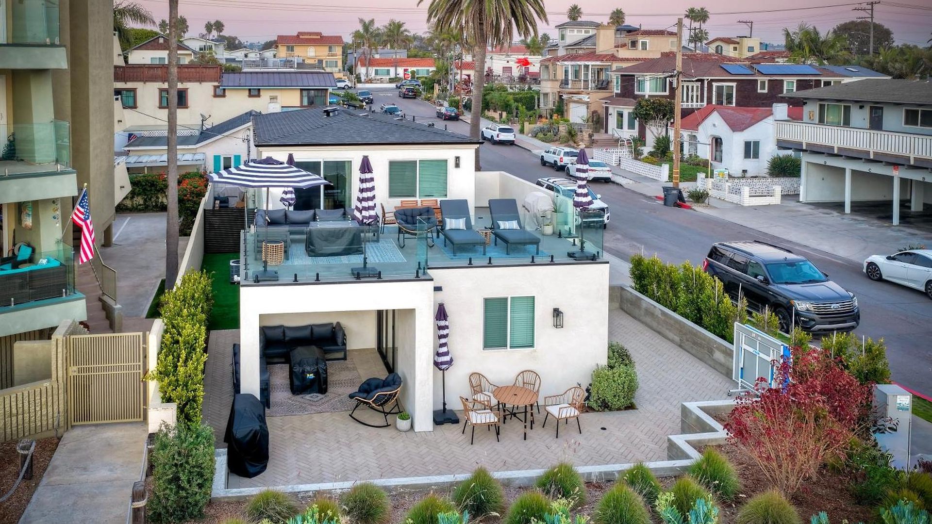Holiday home Sycamore Haus Estate - Rent 3 Ocean-view Luxury Steps From State