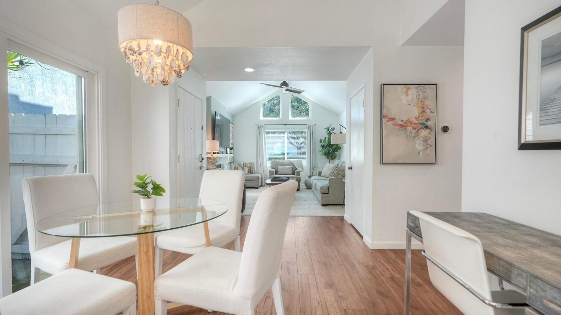 Coastal — Private Patio + Gated Pool & In Minutes To The Beach! Holiday home