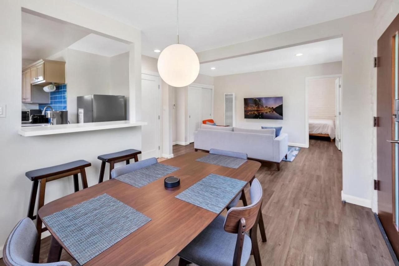 Comfortable 2br Walk To * Carlsbad