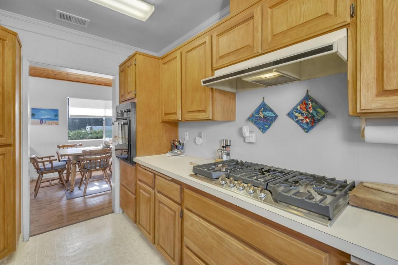 Holiday home 2 Blocks To Beach, Firepit, Sandbox, Bbq, Work *