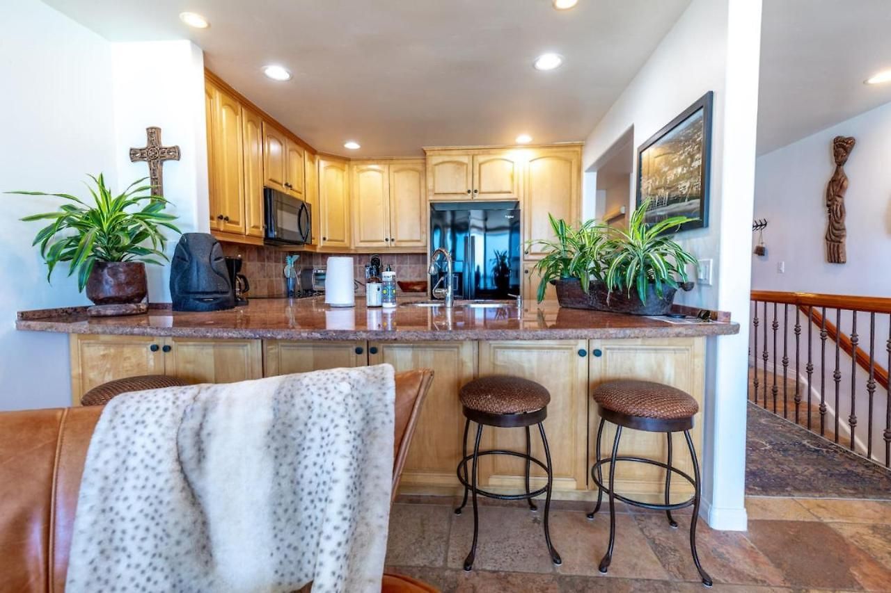 Oceanfront On Sand, Walk To Village Holiday home *
