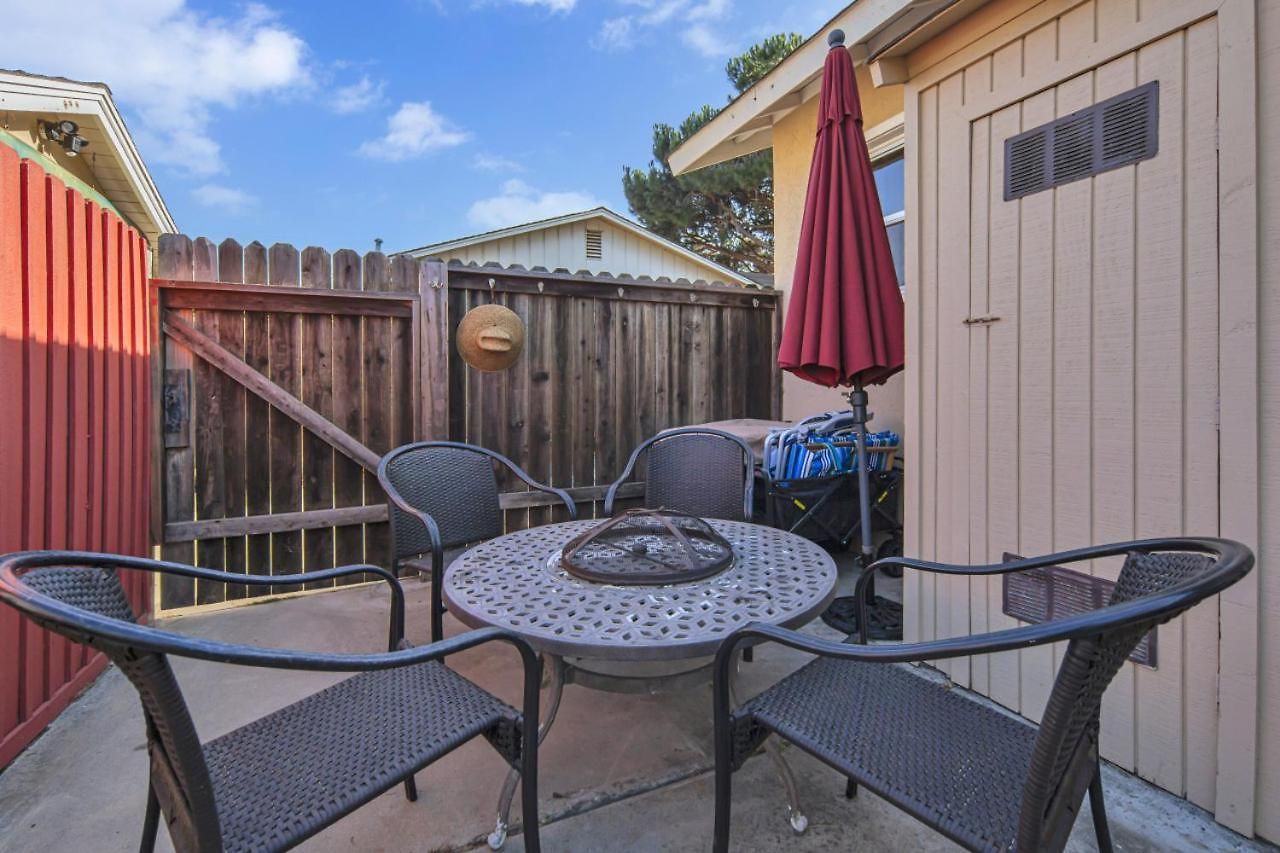 Holiday home 2 Blocks To Beach, Firepit, Sandbox, Bbq, Work *