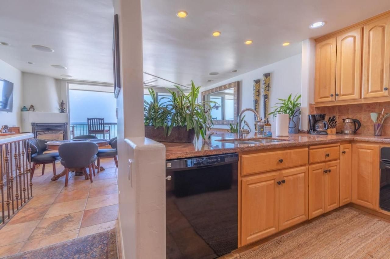 Oceanfront On Sand, Walk To Village