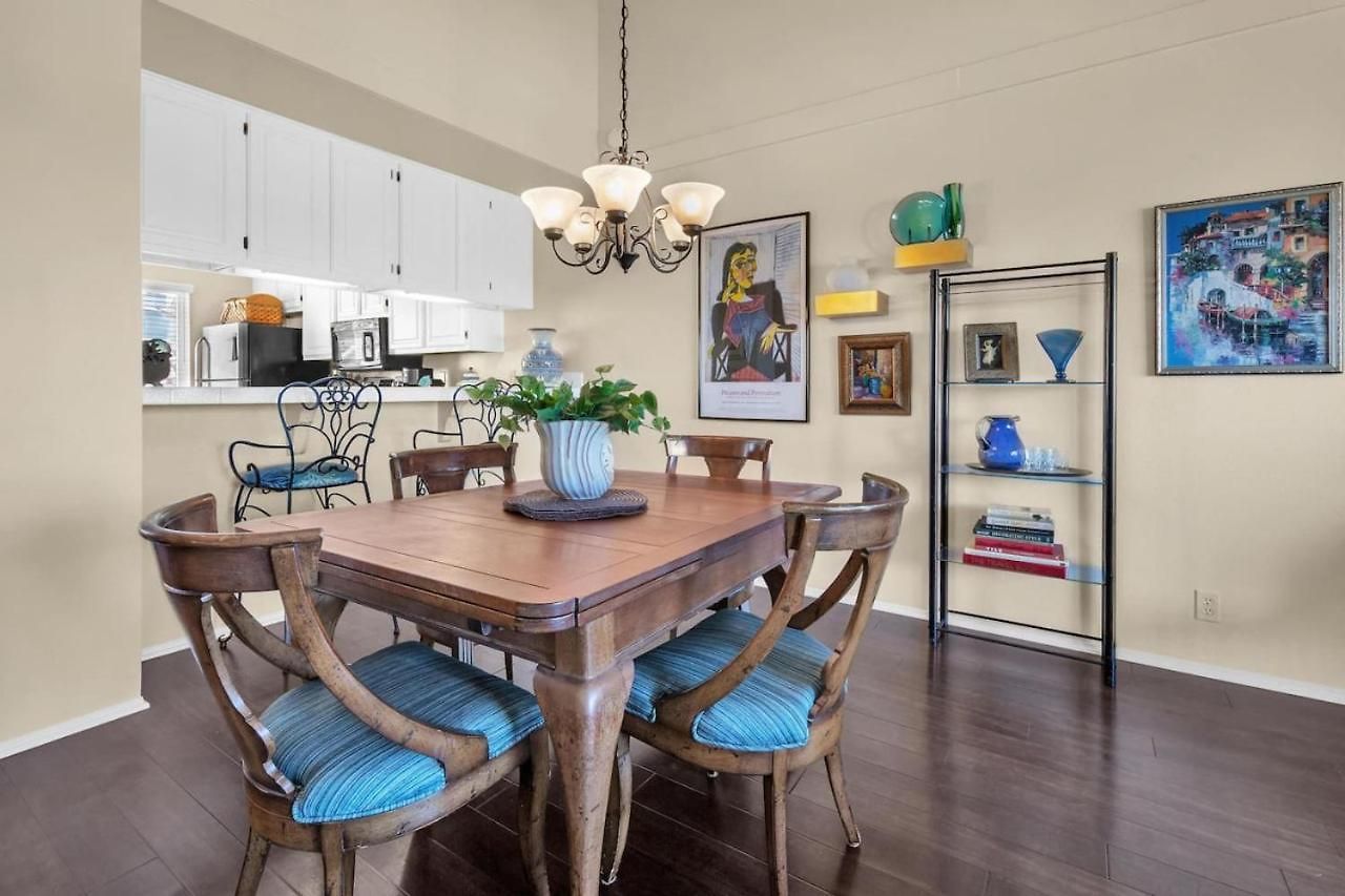 2br With Views Near Shops And Food, Fast Wifi Carlsbad